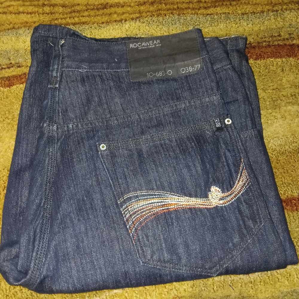 NWOT Rocawear Y2K baggy Embroidered jean shorts